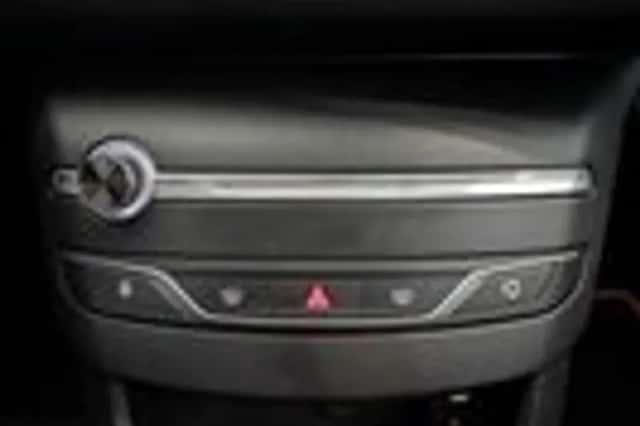 Peugeot 308 (2016) thumbnail 22