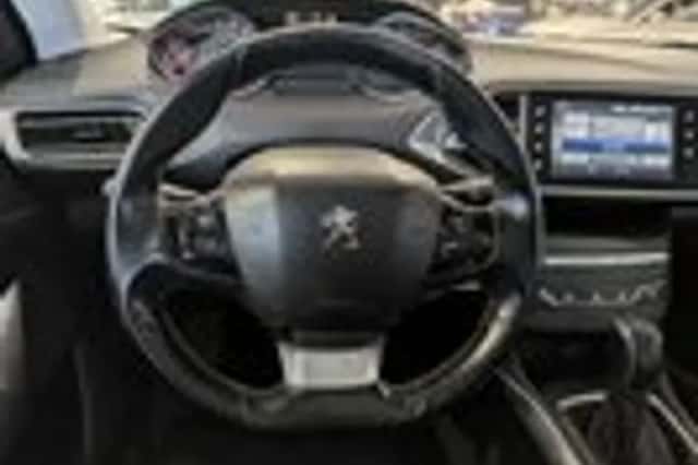 Peugeot 308 (2016) thumbnail 10
