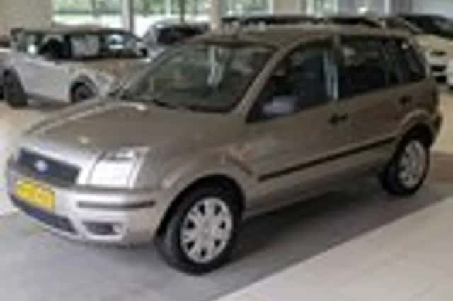 Ford Fusion (2004) thumbnail 2