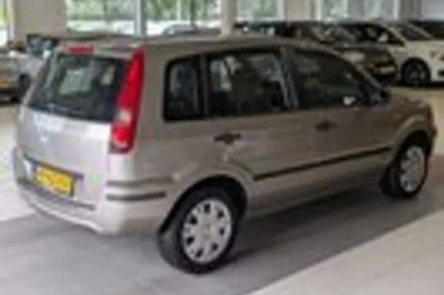 Ford Fusion (2004) thumbnail 4