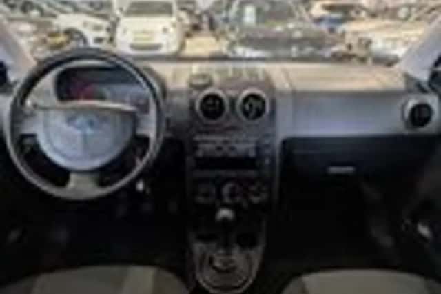Ford Fusion (2004) thumbnail 8