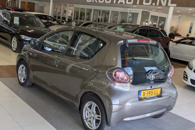Toyota Aygo (2012) thumbnail 3