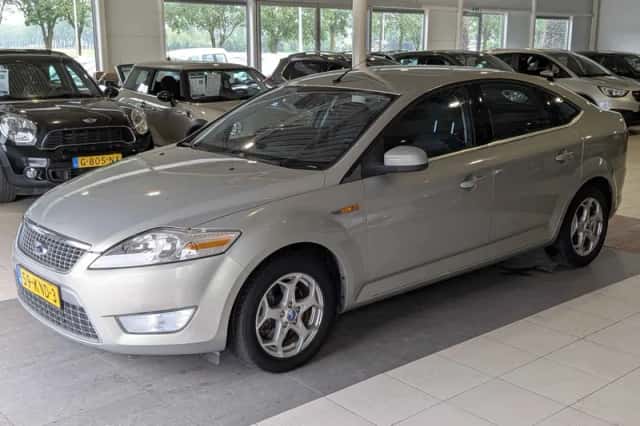 Ford Mondeo (2010) thumbnail 2