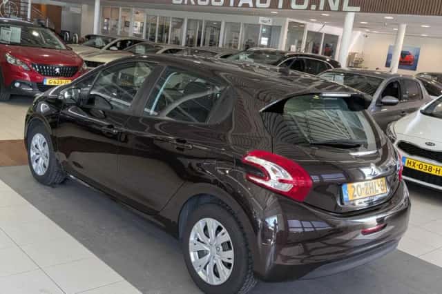 Peugeot 208 (2012) thumbnail 3