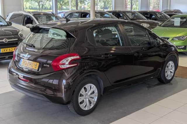 Peugeot 208 (2012) thumbnail 4