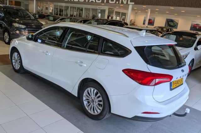 Ford Focus (2019) thumbnail 3