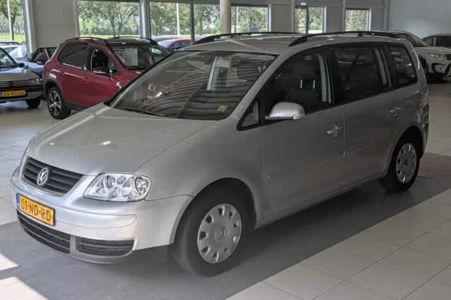 Volkswagen Touran (2003) thumbnail 2