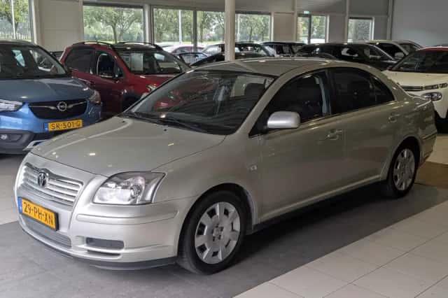 Toyota Avensis (2004) thumbnail 2