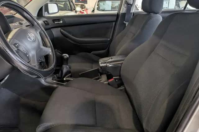 Toyota Avensis (2004) thumbnail 6