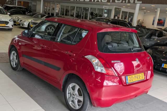 Suzuki Swift (2011) thumbnail 3