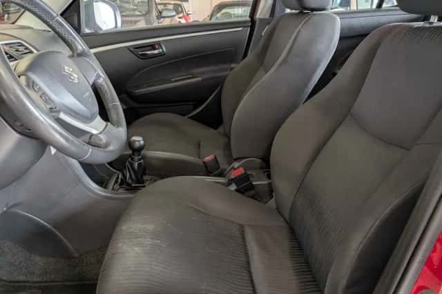 Suzuki Swift (2011) thumbnail 6
