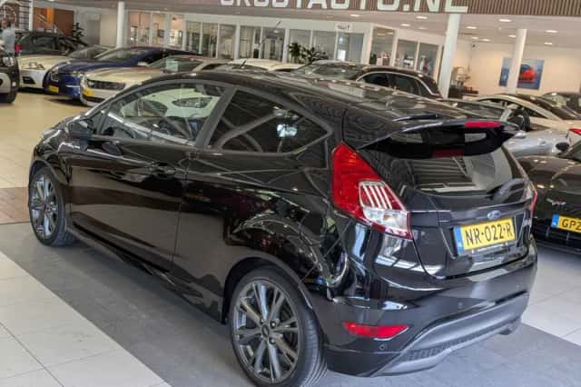 Ford Fiesta (2017) thumbnail 3