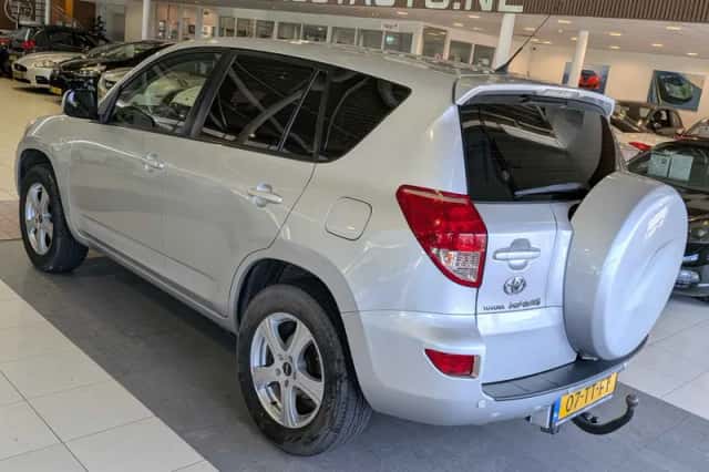 Toyota RAV4 (2007) thumbnail 3