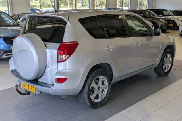 Toyota RAV4 (2007) thumbnail 4