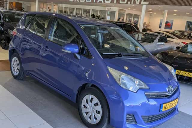 Toyota Verso-S (2012) thumbnail 1