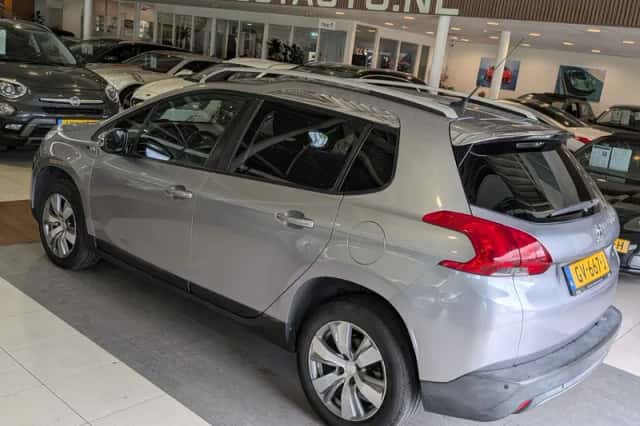 Peugeot 2008 (2015) thumbnail 3