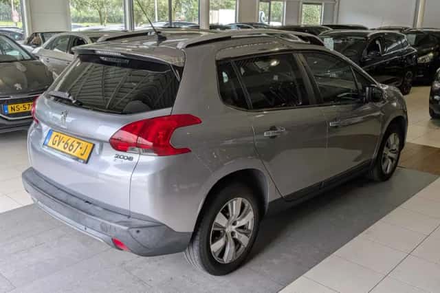 Peugeot 2008 (2015) thumbnail 4