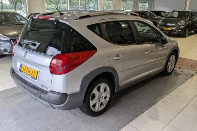 Peugeot 207 (2008) thumbnail 4