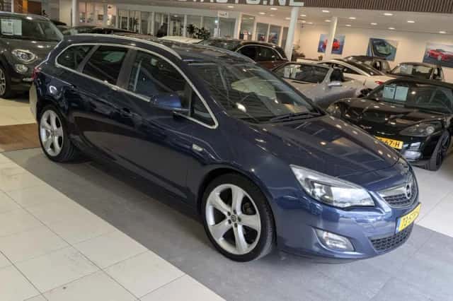 Opel Astra (2011) thumbnail 1