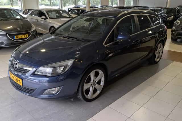 Opel Astra (2011) thumbnail 2