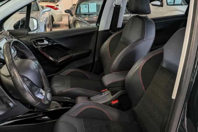 Peugeot 2008 (2018) thumbnail 6
