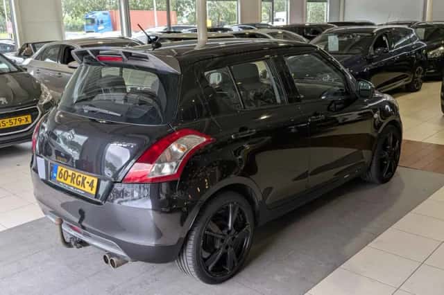Suzuki Swift (2011) thumbnail 4