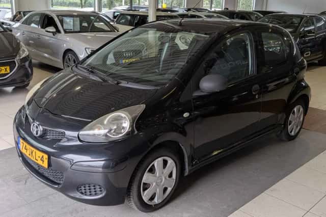 Toyota Aygo (2009) thumbnail 2