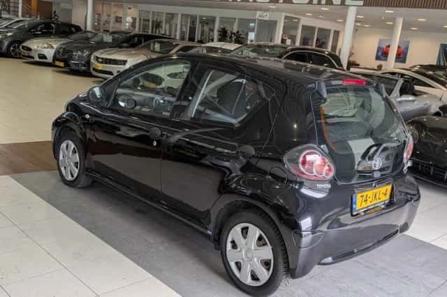 Toyota Aygo (2009) thumbnail 3