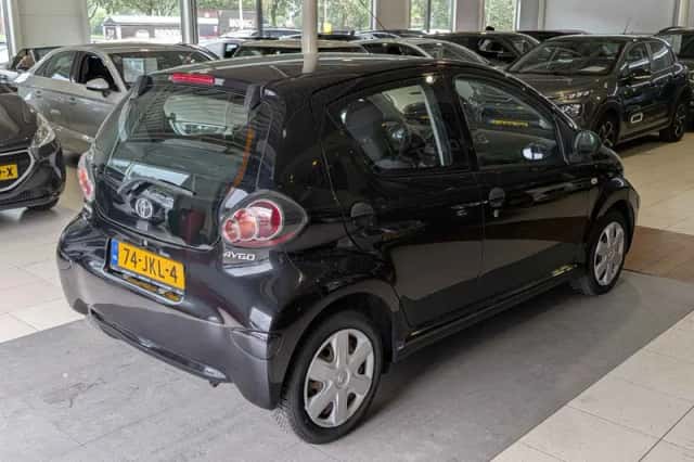 Toyota Aygo (2009) thumbnail 4