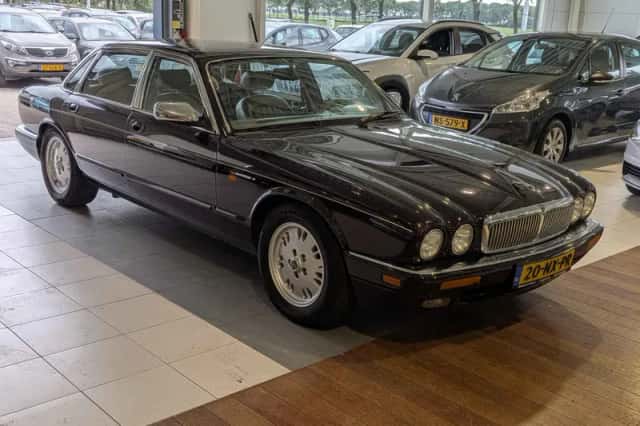 Jaguar Sovereign (1995) thumbnail 1
