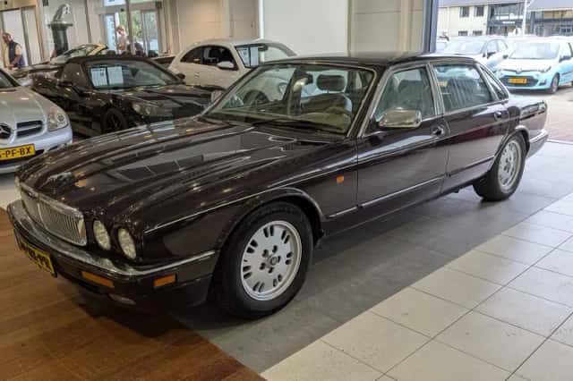 Jaguar Sovereign (1995) thumbnail 2