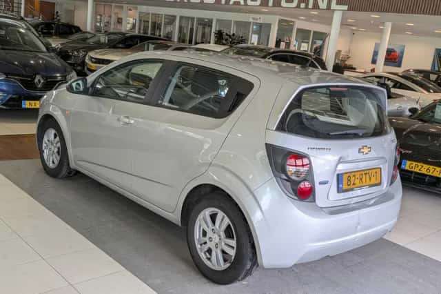 Chevrolet Aveo (2011) thumbnail 3