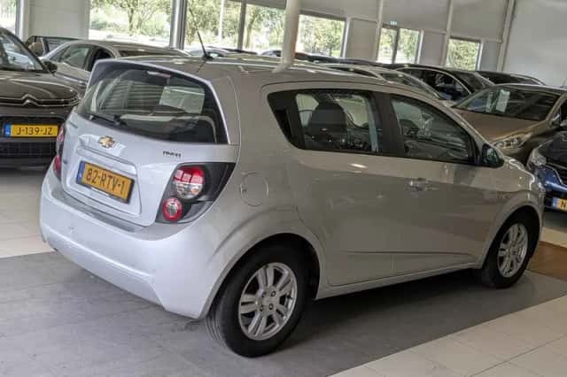 Chevrolet Aveo (2011) thumbnail 4