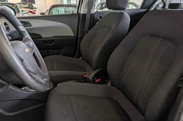 Chevrolet Aveo (2011) thumbnail 6