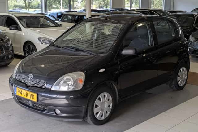Toyota Yaris (2002) thumbnail 2