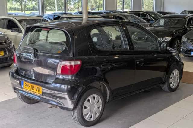 Toyota Yaris (2002) thumbnail 4