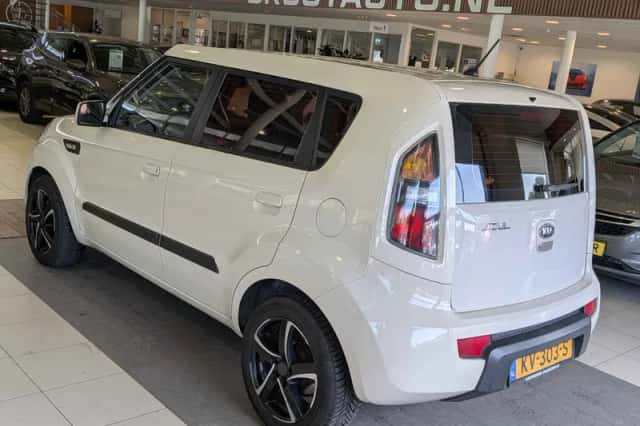 Kia Soul (2009) thumbnail 3