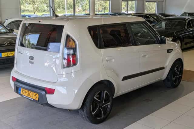 Kia Soul (2009) thumbnail 4