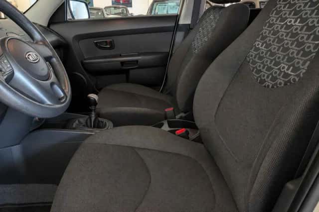 Kia Soul (2009) thumbnail 6