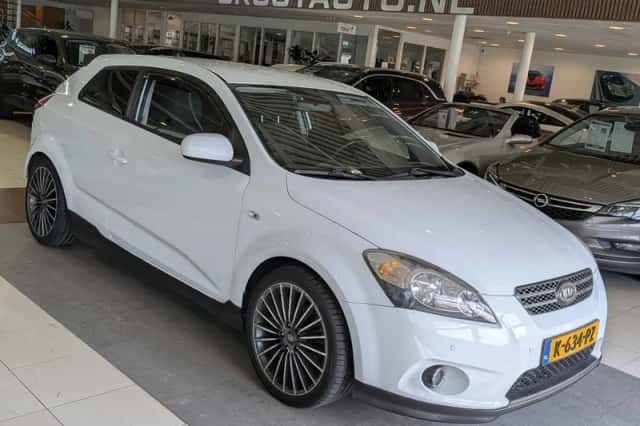 Kia Pro Cee'd (2011) thumbnail 1