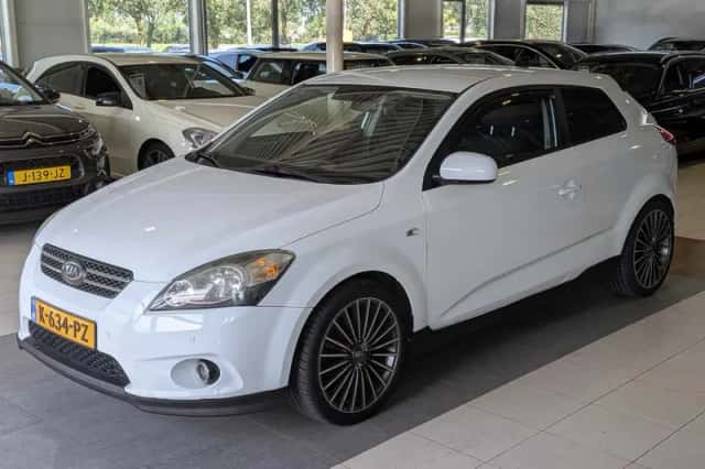 Kia Pro Cee'd (2011) thumbnail 2