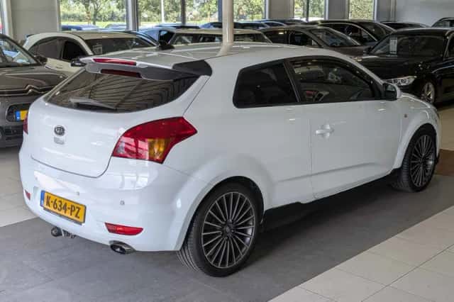 Kia Pro Cee'd (2011) thumbnail 4