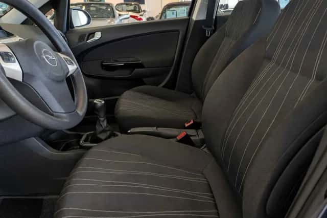 Opel Corsa (2008) thumbnail 6