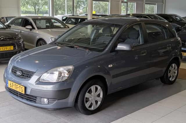 Kia Rio (2006) thumbnail 2