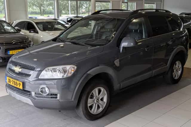 Chevrolet Captiva (2010) thumbnail 2