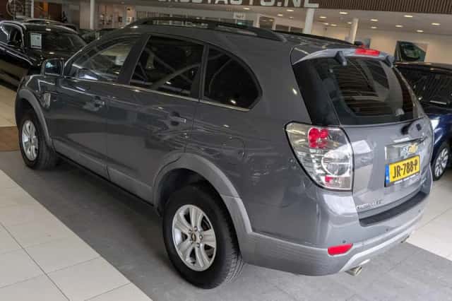 Chevrolet Captiva (2010) thumbnail 3