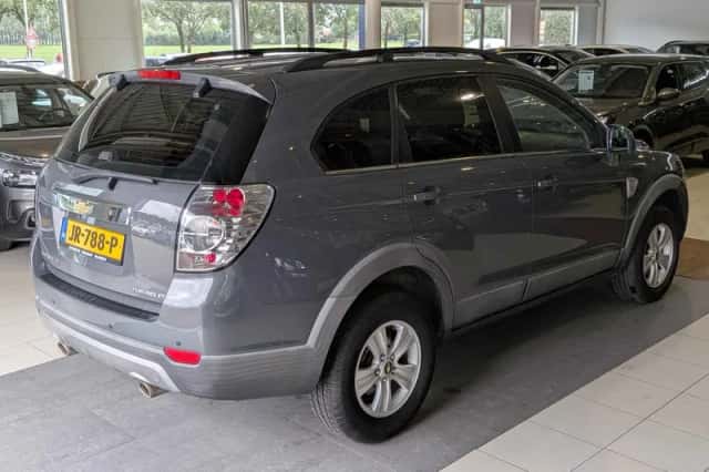 Chevrolet Captiva (2010) thumbnail 4