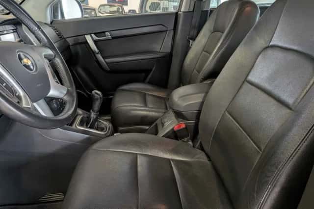 Chevrolet Captiva (2010) thumbnail 6