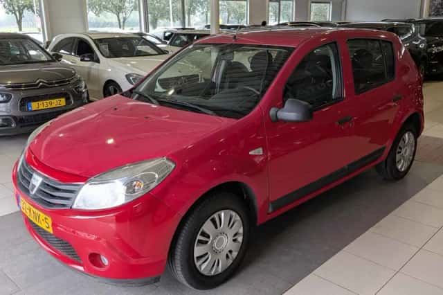 Dacia Sandero (2010) thumbnail 2
