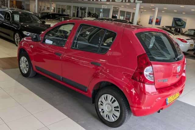 Dacia Sandero (2010) thumbnail 3